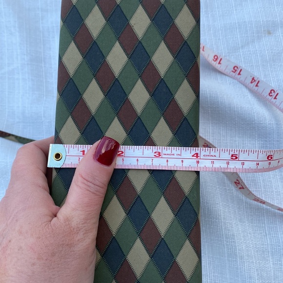 Cawen's Tan, Brown, Navy, & Hunter Vintage Look Gold Handle Bag - Picture 10 of 10